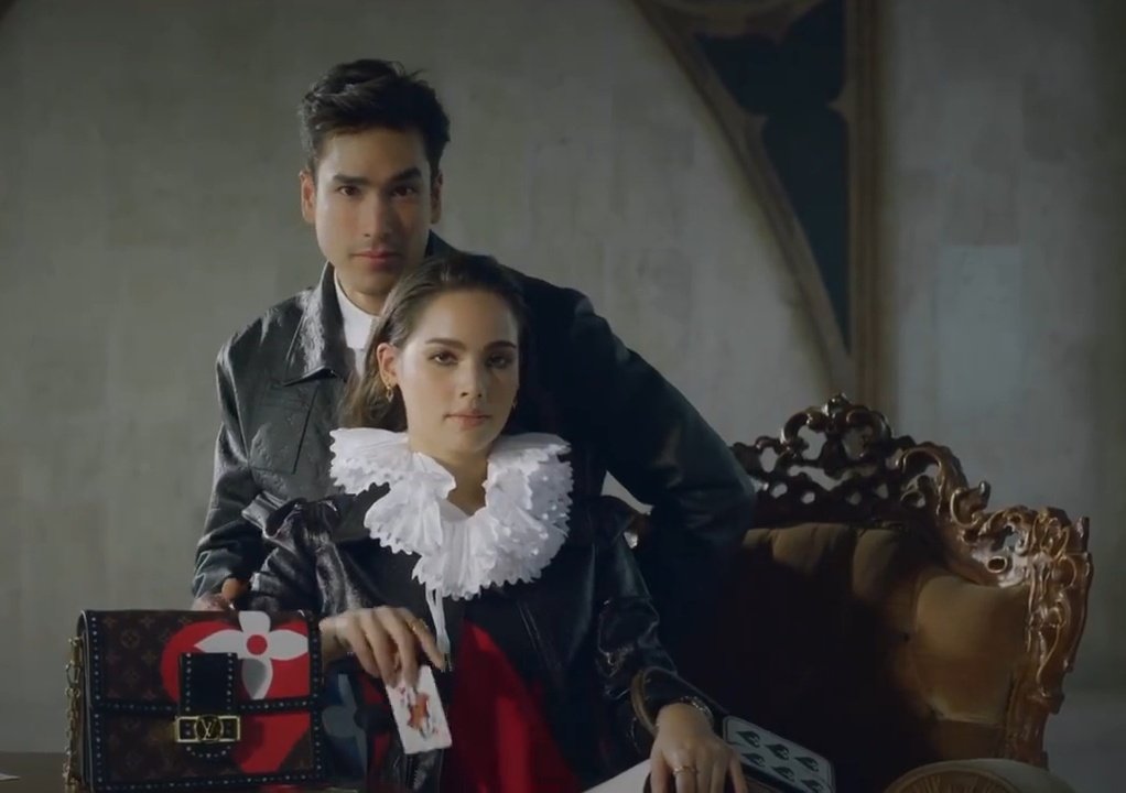 Since2011weare's tweet photo. The nation's power couple. Power duo. Expensive and powerful that's screaming perfection.
No it's not GAME ON. It's GAME OVER.

#ณเดชน์ญาญ่า #nadechyaya #ณเดชน์ #ญาญ่า #nadech #yaya #urassayas #kugimiyas #NYxLV #NYxVogue #LVCruise https://t.co/8Jz2YNtBtc