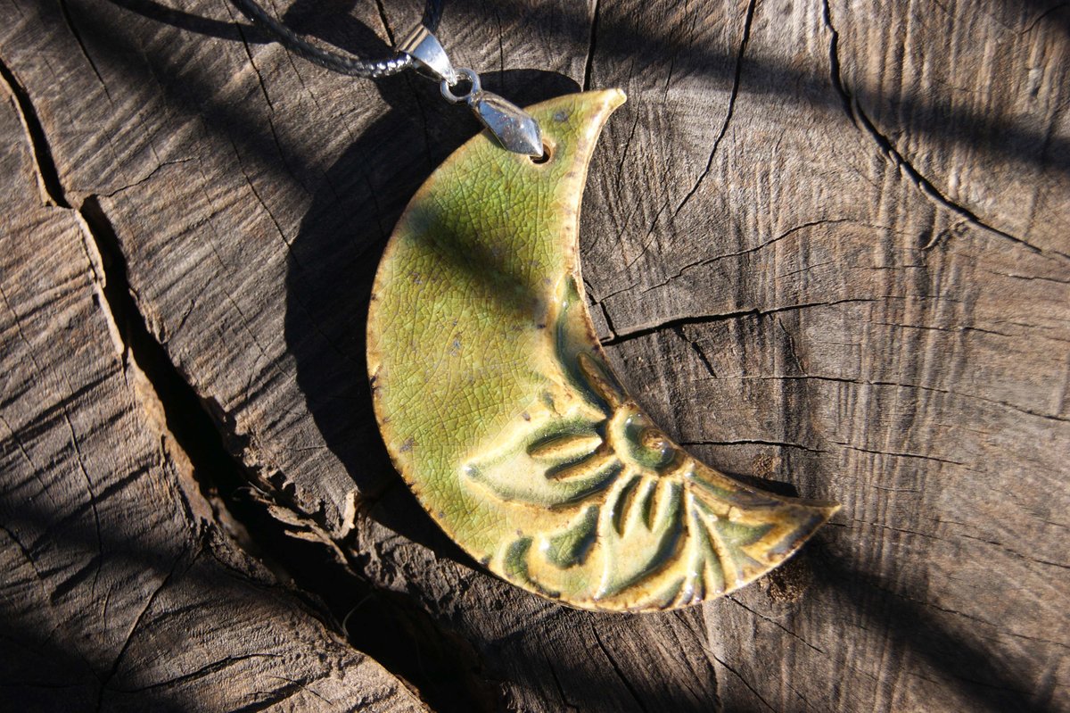 ClayClover's tweet photo. Green Moon pendant, Ceramic necklace, elegant pendant, ceramic green mooncover pendant, girlfriend gift idea, green ceramic pendant, gift https://t.co/agr5pZaUfi #unisexadults #bohohippie #moon #no #green #yes #beige #symbol #christmas #lunula #greenmoon #moonpendant https://t.co/vtRgKiLJOY