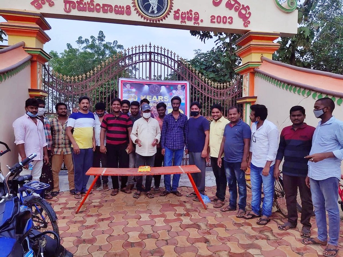 rsloya3969's tweet photo. #2DecadesOfNTREraNo
#KomaramBheemNTR
#20YearsOfNTR
Krishna District Challapali https://t.co/fvpoc5MMxE