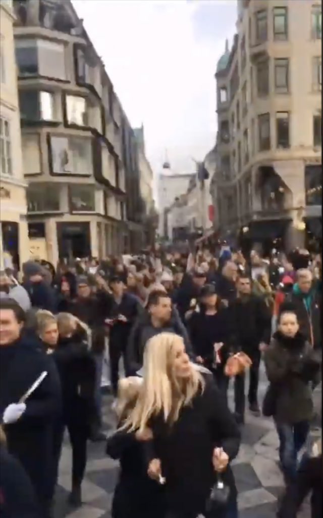 Prash_Chainani's tweet photo. After banging pots and pans for 9 days Denmark scraps its Epidemic Bill where they can come into you house with the police to give you a jab and you cannot resist!
Always remember The People Have The Power! Do Not Fear Your Governments!
#DenmarkProtests #DenmarkPotsandPanProtest https://t.co/kO4ft0DAs8