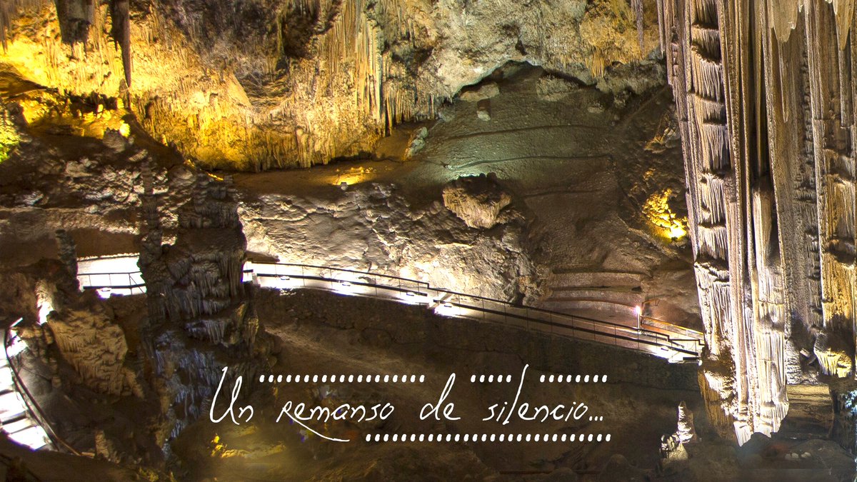 CuevadeNerja's tweet photo. #CuevaDeNerja
✨ Me senté
en un claro del tiempo.
Era un remanso de #silencio,
de un blanco
silencio.
...Federico García #Lorca... https://t.co/yvpm5lfT0f