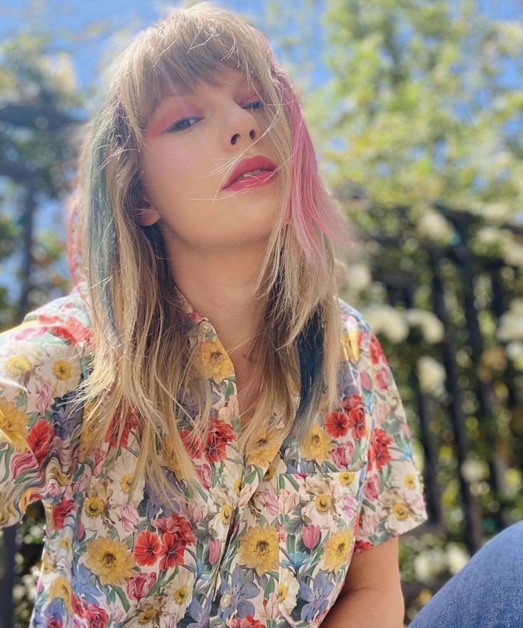 epiphanyswift19's tweet photo. @mainpopgirI SWIFTIES WE CAN DO THIS. KEEP ON VOTING!!!
I’m voting for Taylor Swift for Artist of the Year at the #AMAs
RT TO VOTE https://t.co/tag6a1PZ0k