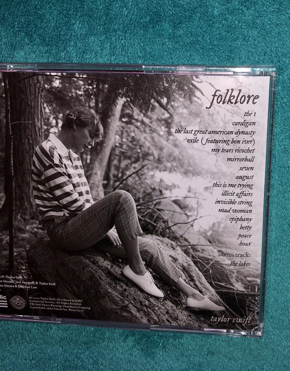 EvaCobo6's tweet photo. FOLKLORE CD GIVEAWAY 🤍
I’ll like to give this to someone who doesn’t have one 

Open internationally 
Follow me 
RT this tweet 
Reply as much as you can with 

I’m voting for Taylor Swift for Artist of the Year at the #AMAs

ENDS TOMORROW!
GOOD LUCK TO EVERYONE 💜 https://t.co/psQeiMon2s
