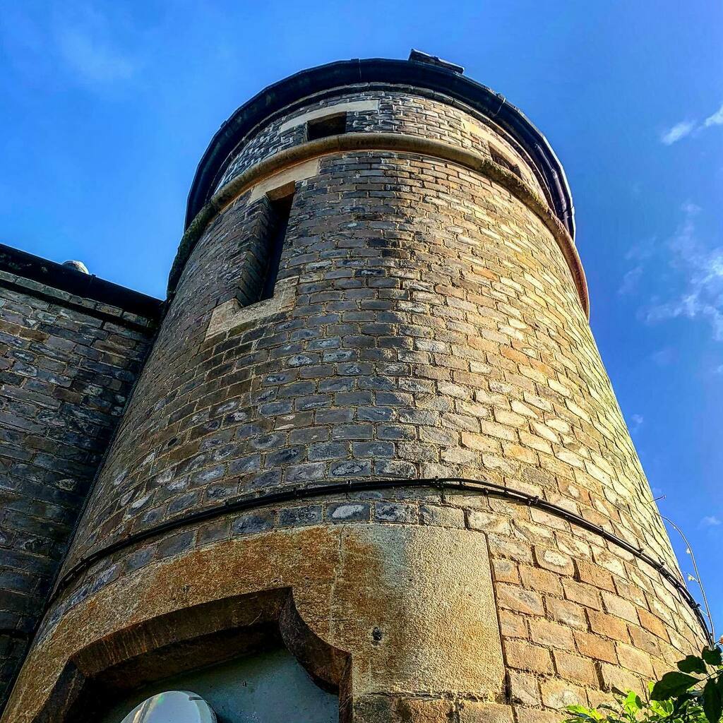 DansLowNotes's tweet image. Round Tower
:
:
#roundtower #architecture #architecturelovers #architecturalphotography #architecturephotography #sensational_architecture  #architecture_view #pocket_architecture
#finchley #london 
#lookingup_architecture #lookingup #lookingupclub instagr.am/p/CHpyWH4JSHV/