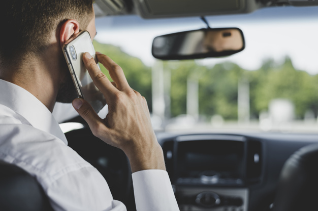 vbdrenthe's tweet photo. Vanaf vandaag zet het OM slimme camera’s in om telefoongebruik in het verkeer op te sporen 📱🚗. De camera’s hangen boven de weg en scannen of automobilisten hun telefoon gebruiken. Wil je weten hoe dit precies werkt? ➡️ https://t.co/HE1BzXEmri https://t.co/IAWSNZfpG5