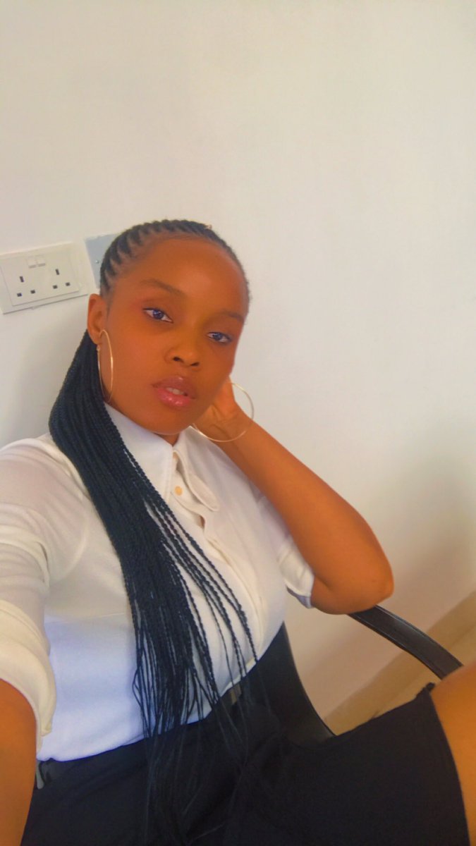 Amakalypso's tweet photo. Hey 👋. Allow me to spice up your Monday.
#foreheadqueen
#esq https://t.co/5kPz6z6GJv
