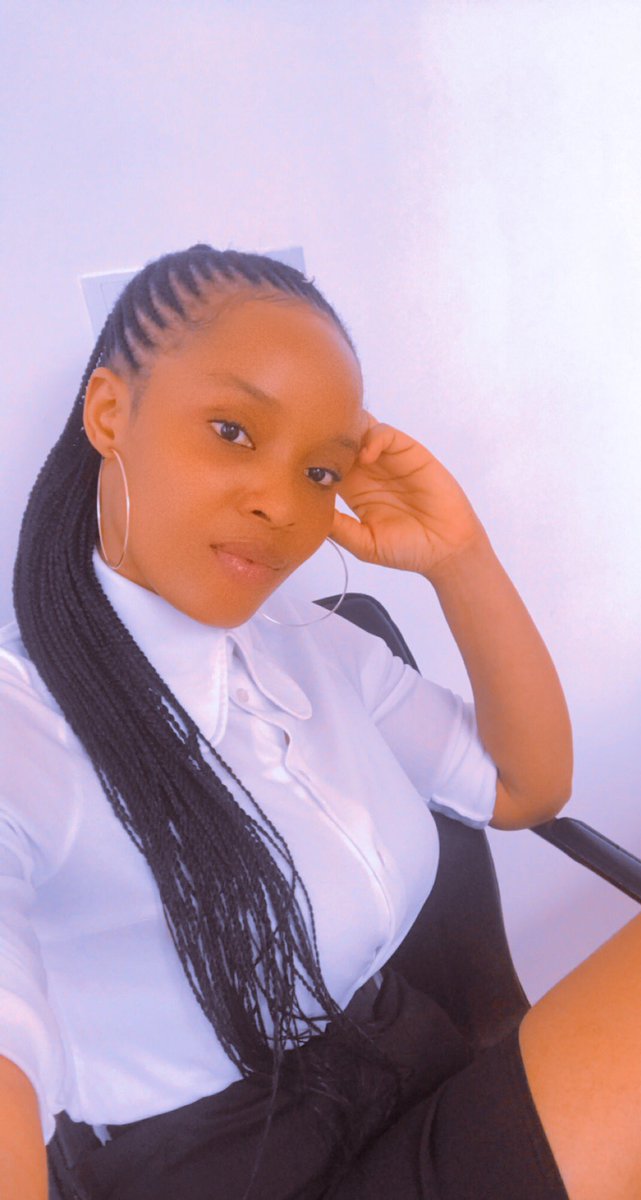 Amakalypso's tweet photo. Hey 👋. Allow me to spice up your Monday.
#foreheadqueen
#esq https://t.co/5kPz6z6GJv