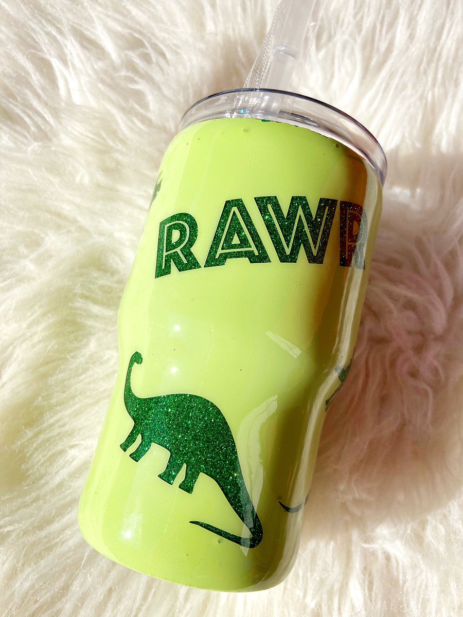 CheysCups's tweet photo. What do you call a dinosaur with an extremely extensive vocabulary?
———A thesaurus😂🦖

#cheyscups #tumblercups #customepoxytumblers #epoxytumblers #customcups #dinosaurtumbler #kidstumblr #greentumblr https://t.co/XAudNq2DTt