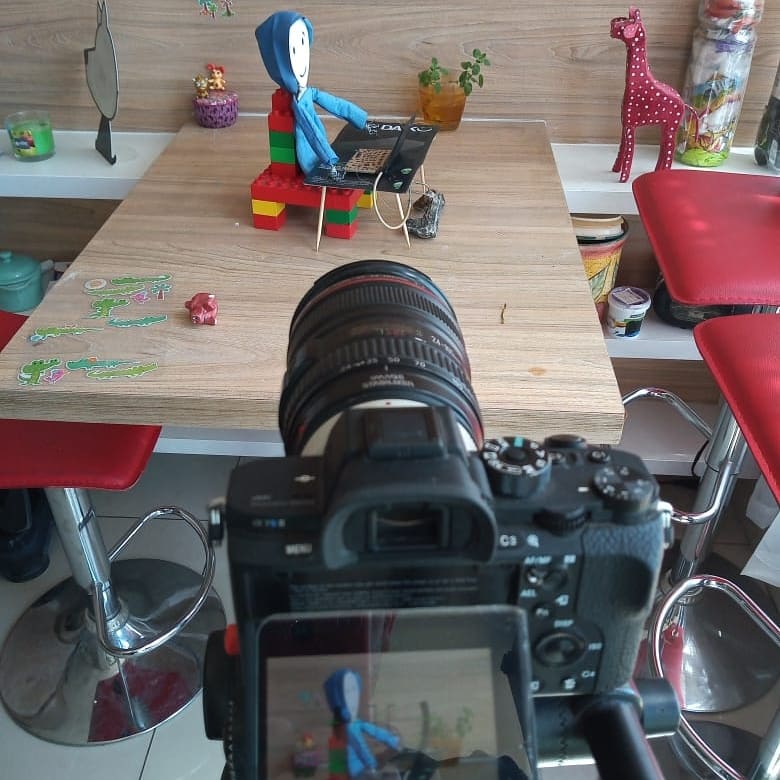 AndaresColegio's tweet photo. Nuestro amigo Alan Brito está preparando su próxima aparición en nuestro streaming #AccionyReflexion, #AndaresTeVe!! Se viene con cosas interesantes y entretenidas!! 
#ColegioAndares #AndaresDeLaFlorida #LaFlorida #Chile https://t.co/P0O3D3QGUl