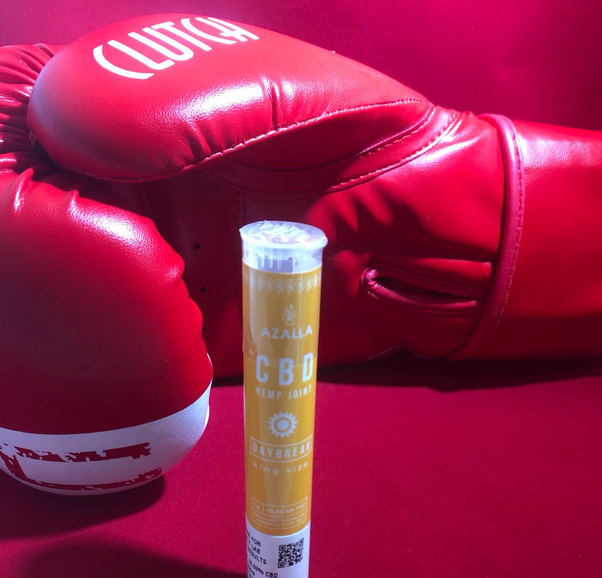 azallacbd's tweet photo. Don’t fight your way through the mornings. Wake up with a clear head, focused and ready to go with Daybreak. #azalla_cbd #cannabinoids #cannabis #effects #hempflower https://t.co/RtP4YLWB8B