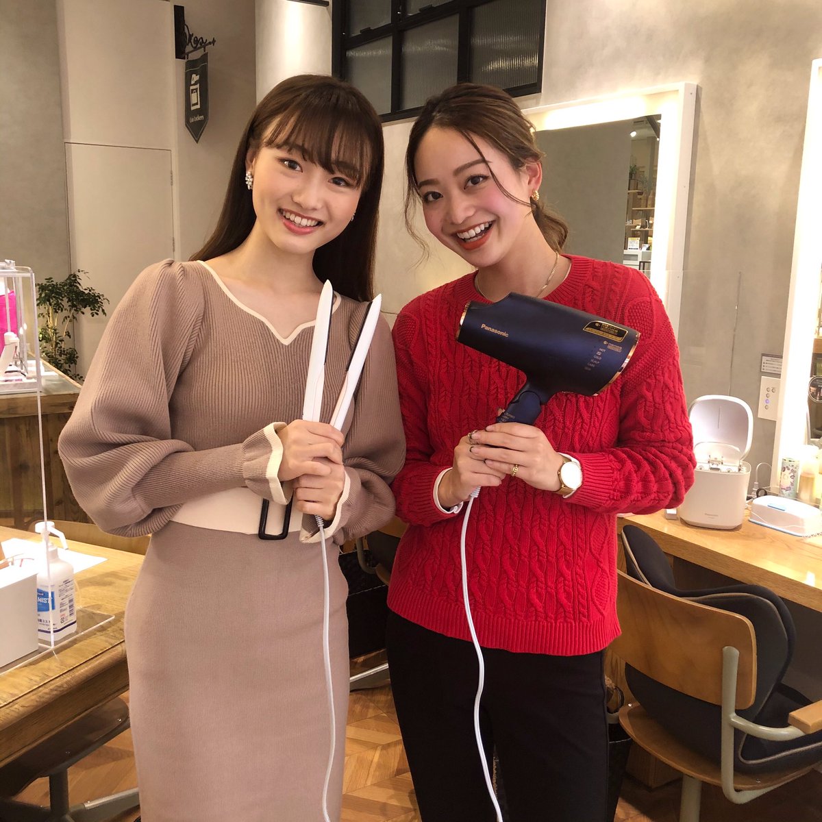 mckg2020_No5's tweet photo. パナソニックセンター大阪サロンドビューティ様（@PanasonicBeauty）へ行ってきました✨
スノービューティミラーで肌診断😳パナソニック様の商品を実際に体験しました🧖🏻‍♀️💓
・スチーマーナノケア EH-SA0B
・ストレートアイロンナノケアEH-HS0E
#panasonicbeauty #salondebeauty #パナソニックビューティ https://t.co/lqRDcav1CI