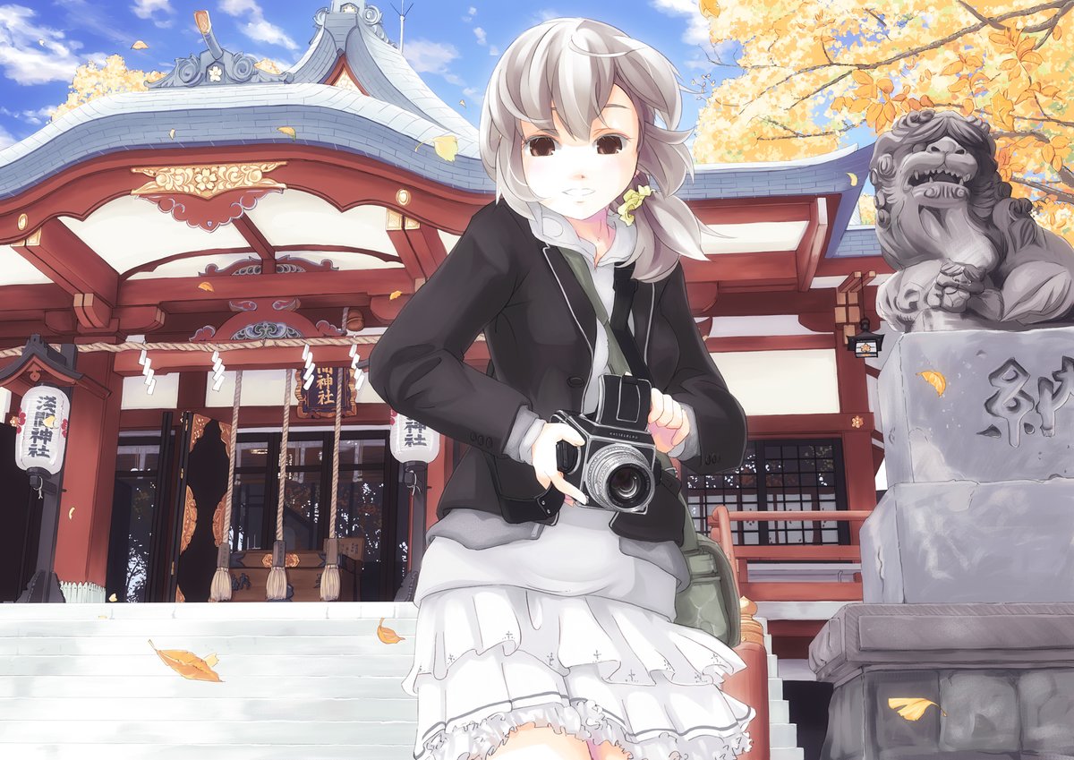 #皆さん線画と塗った後を見せてください
カフェモカ絵は写真ベースだったのでいまいちチート感…。でもお気に入り。
クラカメ絵の浅間神社は実はA4用紙2枚くっつけてパース点決めて書いたやつ…当時の気合 is 何…。(写真資料みつつノントレスのやつ)
最近気合が足りない気がする…。 