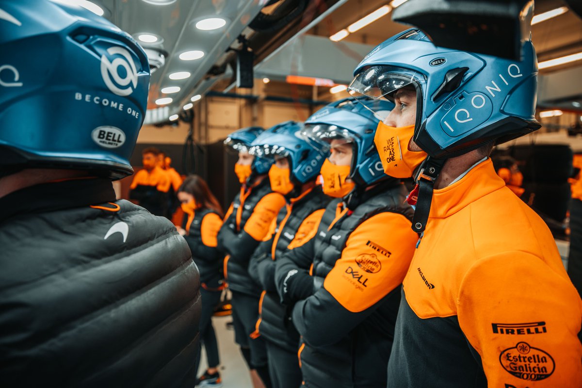 A selection of our favourite behind-the-scenes pictures from the  #TurkishGP.  THREAD 