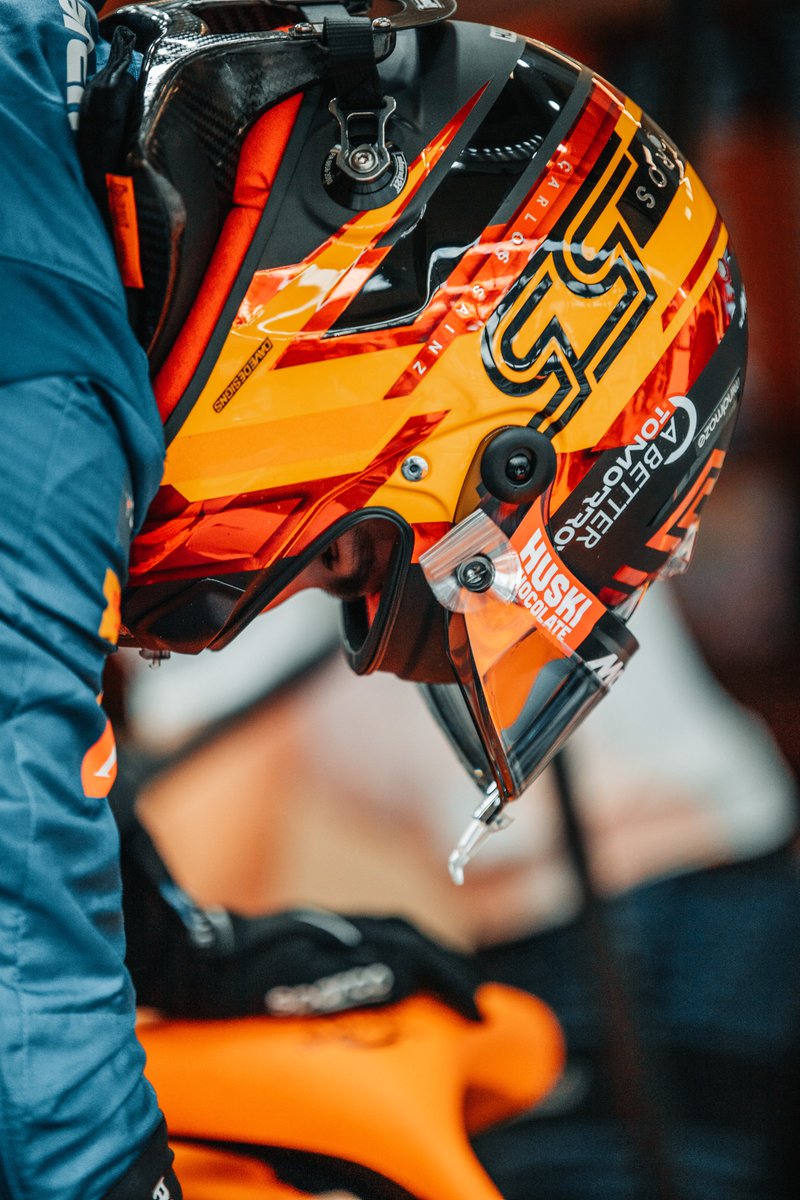 A selection of our favourite behind-the-scenes pictures from the  #TurkishGP.  THREAD 