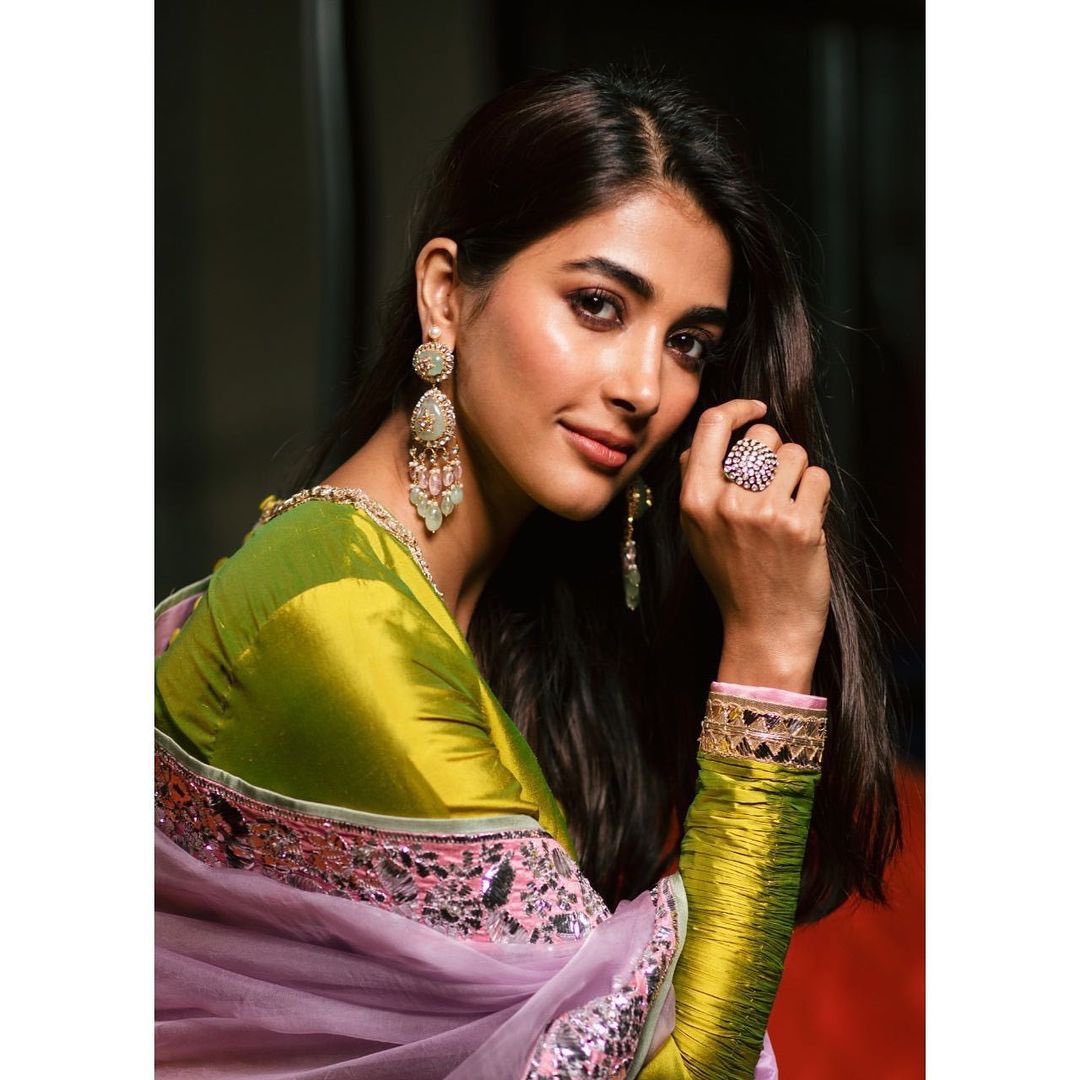 madcrewofficial's tweet photo. Actress @hegdepooja lits up #twitter with her #diwali glam !

follow @madcrewofficial for more !

#tollywood // #madcrewcreations https://t.co/1tGYhRxveI