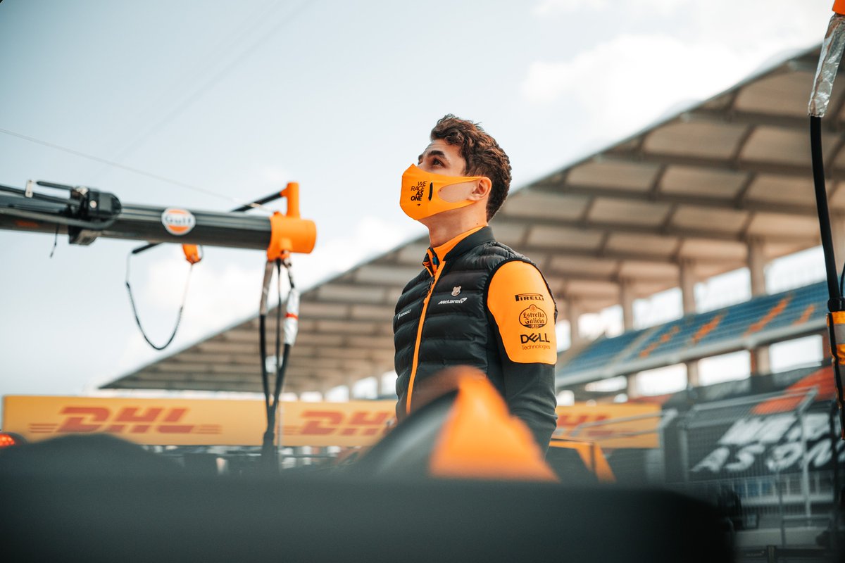 A selection of our favourite behind-the-scenes pictures from the  #TurkishGP.  THREAD 