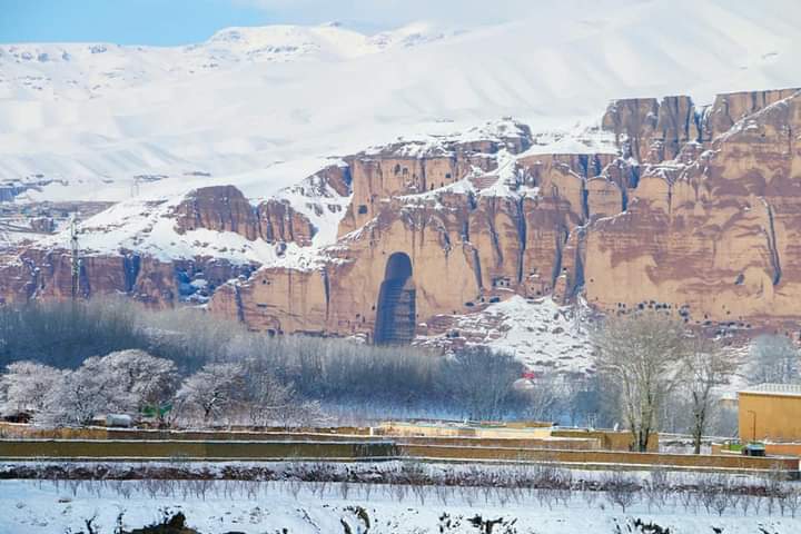 Buddha_Salsal's tweet photo. با آمدن زمستان زودهنگام، برف پیش از وقت و پیشبینیها مبنی بر این که زمستان پیشرو سردترین زمستان، در ۱۰۰ سال اخیر خواهد بود، بامیان، بدخشان و ولایتهای سردسیر، زمستان سردی تجربه خواهند کرد. مردم فقیر در برابر سرمای بیپیشینه قرار دارند.
#Bamyan #Buda #GhulghulaCity
#Badakhshan https://t.co/aETQhuXFjj