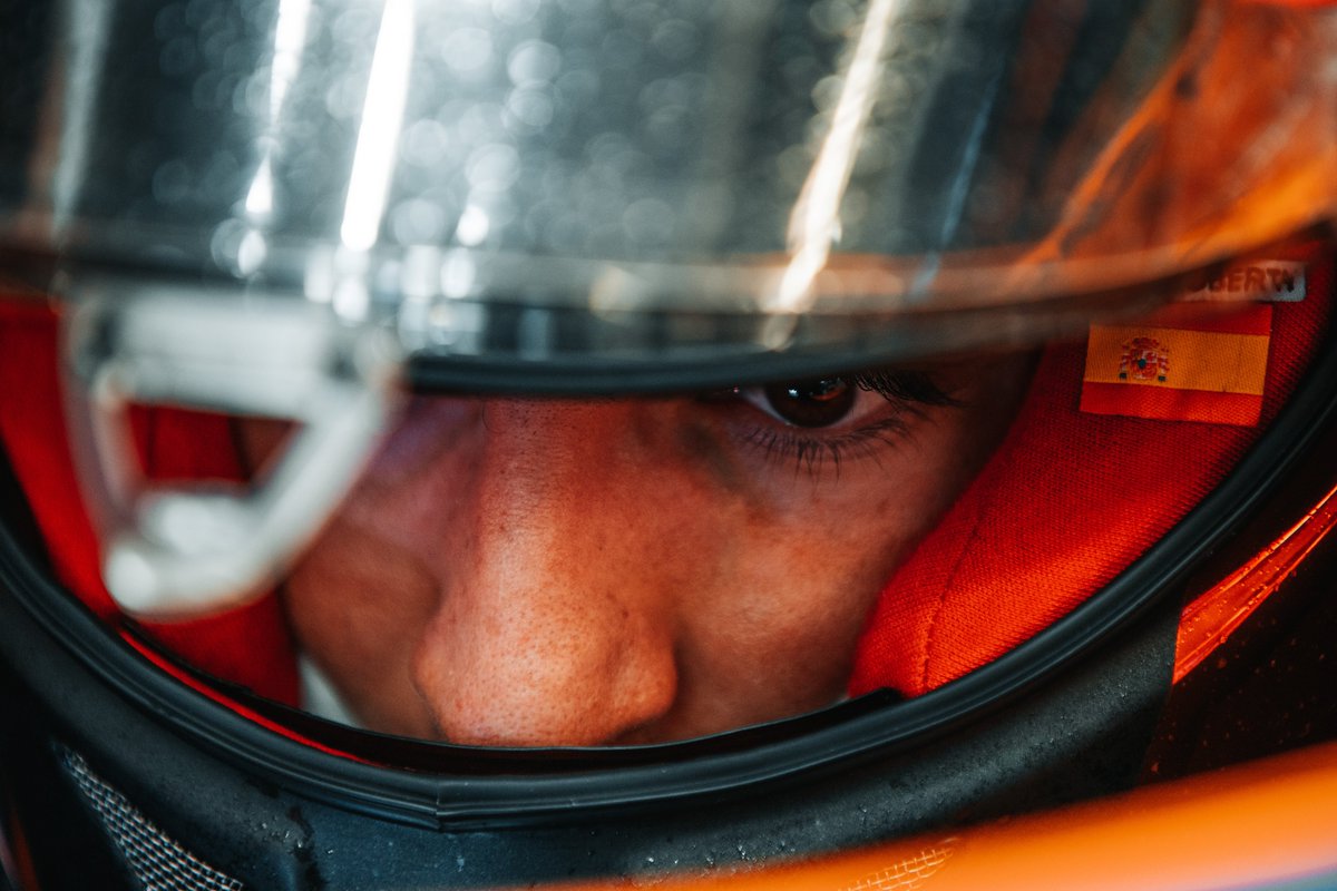 A selection of our favourite behind-the-scenes pictures from the  #TurkishGP.  THREAD 