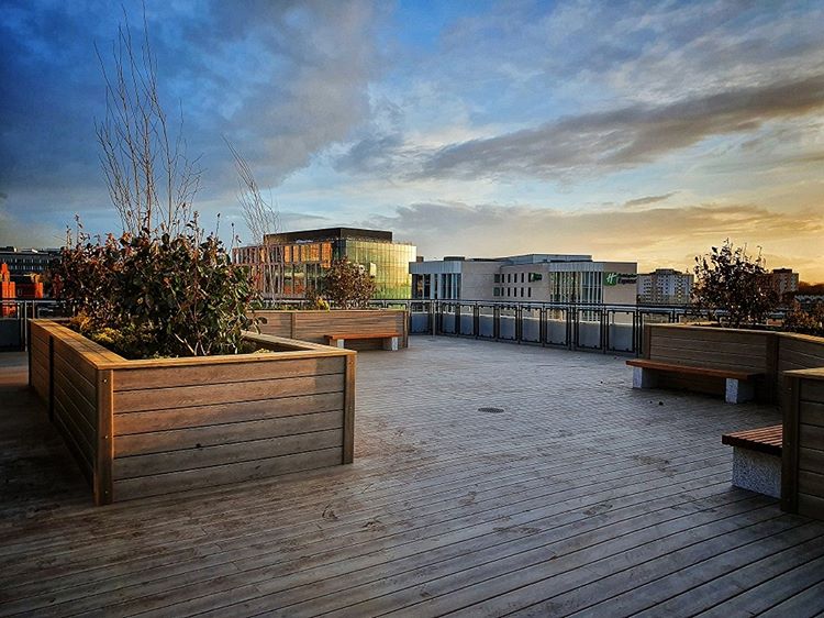 MailboxSPT's tweet photo. Head up to the roof garden while living at The Mailbox. We've added new furniture for you to sit and relax, while you get some fresh air and admire the views of Stockport. https://t.co/qpnt2yoEQi