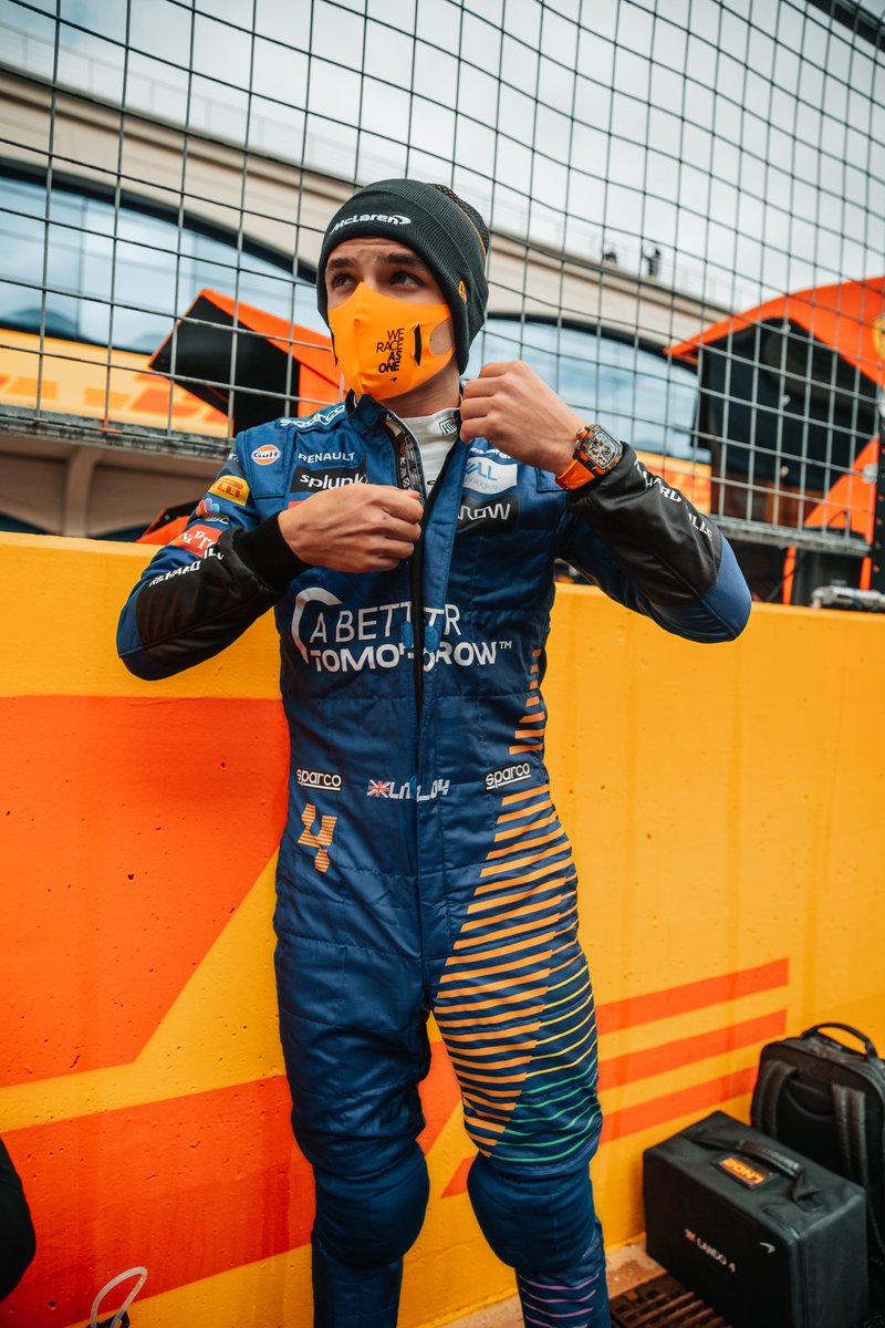 A selection of our favourite behind-the-scenes pictures from the  #TurkishGP.  THREAD 