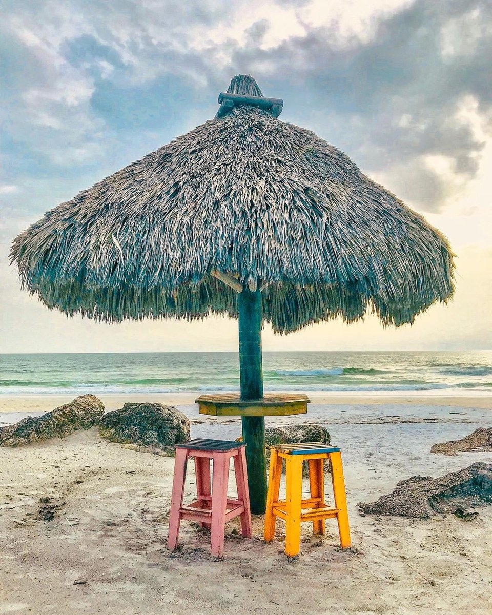 "Happiness is a beachy state of mind" 🏖️ #beachlifemindset #staybeachy⁠
photo: @beachdaywithsam⁠
#annamariaisland #longboatkey⁠