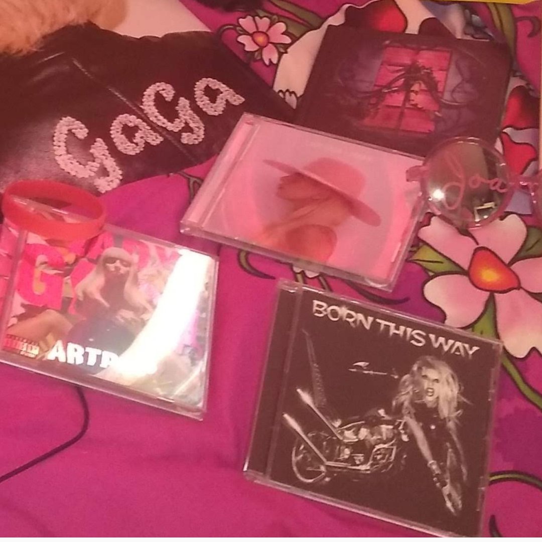jessiegaga96's tweet photo. @ladygaga it's my birthday today. And I got all the music I need to celebrate my birthday alone https://t.co/SNVYqGwAjH