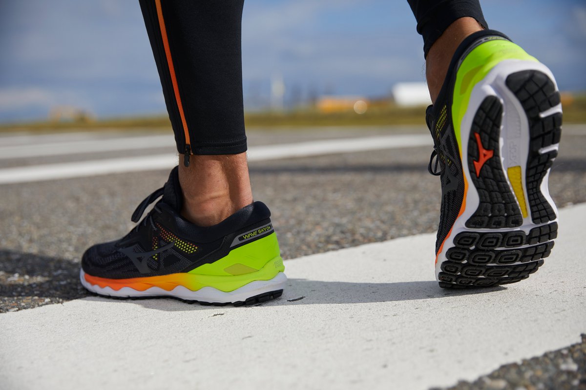 Descubre qué es el drop de una zapatilla de running y cómo escoger el drop ideal para ti. ¡Evita lesiones y mejora la calidad de tus entrenamientos! 💯
▶️ emea.mizuno.com/eu/es-es/que-e…

#Mizuno #Running #MizunoRunning