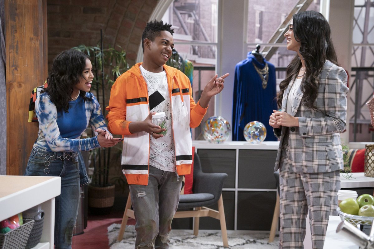 DisneySchedules's tweet photo. When Booker and Nia realize they have no money for all of their fun summer plans, they try to get assistant jobs with Ravenโs persnickety client, Priya on an all-new #RavenHome. Friday at 8 pm on Disney Channel and DisneyNOW. https://t.co/rqtX4Ly9Gm