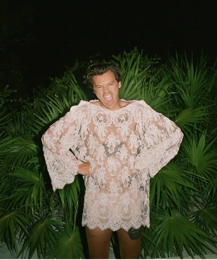 brightsilentcry's tweet photo. Adivinen quién ya usaba falda y vestido antes de salir en Vogue?
Exacto, Harry Edward Styles

I’m voting for Fine Line for Favorite Album – Pop/Rock at the #AMAs https://t.co/tvqmaT4LB7