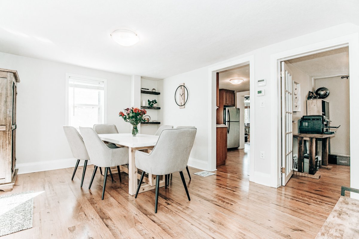 trilliumwest's tweet photo. Effortlessly melding character with modern features, South Dr is one sweet spot. Every element of this space is bright and inviting, making it the perfect place to call home.

Take a through this glowy house->https://t.co/m51nTuhCIU

#kwawesome #kwrealestate #movetokw https://t.co/j99Mjct3uc