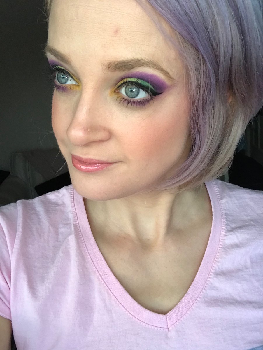 Whitfitchick's tweet photo. Love purples and greens together 💚💜
Using @beautybay 42 colour matte palette.
#makeup #beautybay #rainbowpalette #makeupforfun #cosmetics #greeneyeshadow #purpleeyeshadow https://t.co/cuFSqRQ8IA