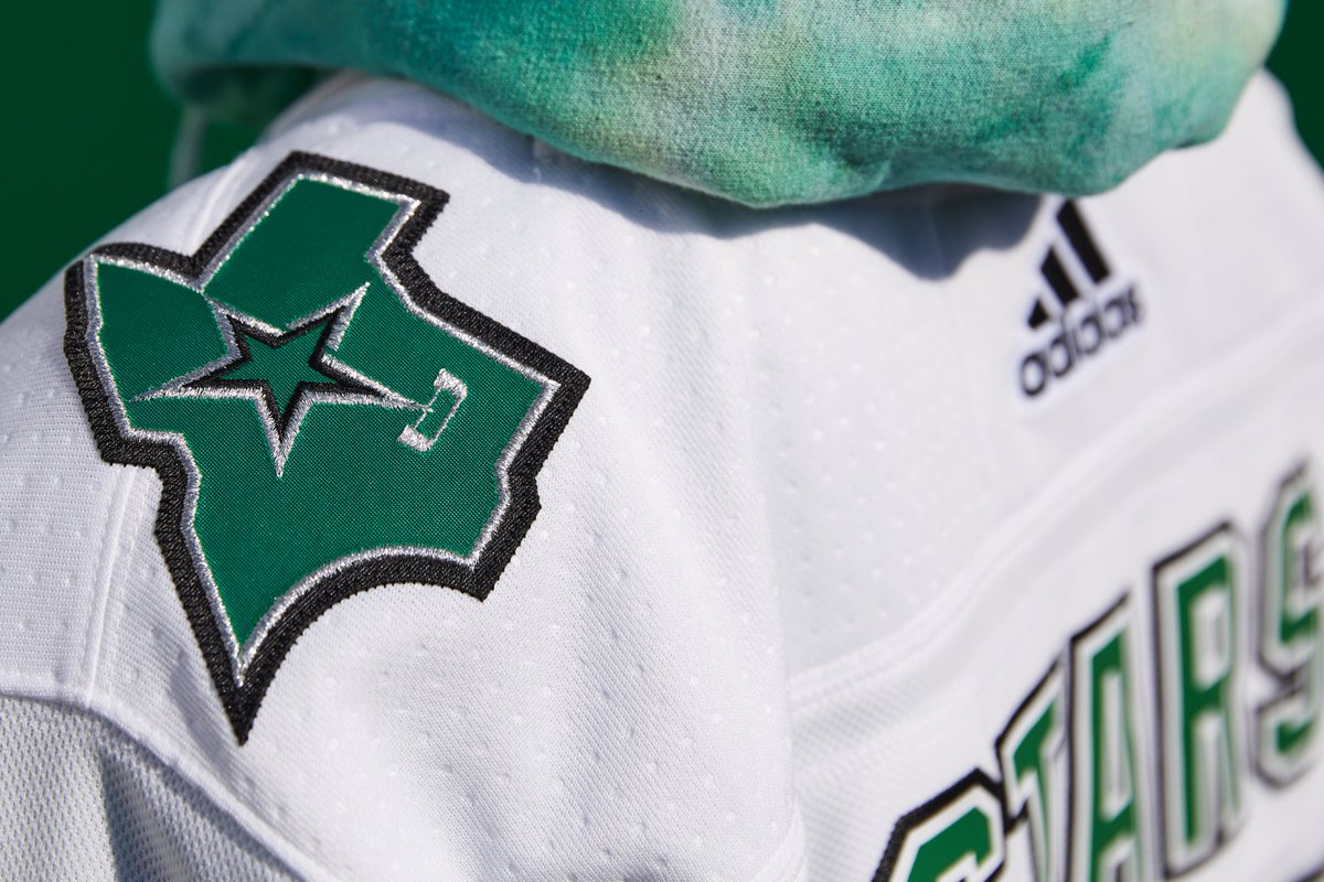 DallasStars's tweet photo. ❄️ Icy love, icy like a hockey puck ❄️ https://t.co/UcmiDyabge