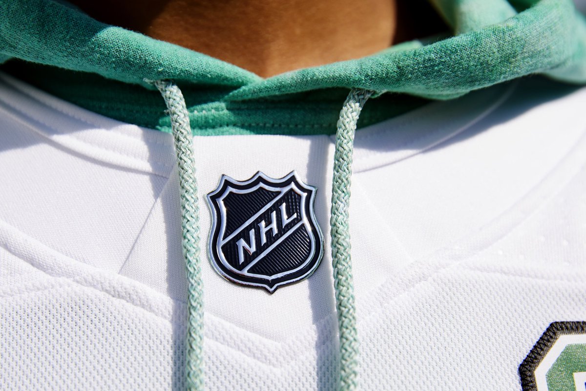 DallasStars's tweet photo. ❄️ Icy love, icy like a hockey puck ❄️ https://t.co/UcmiDyabge