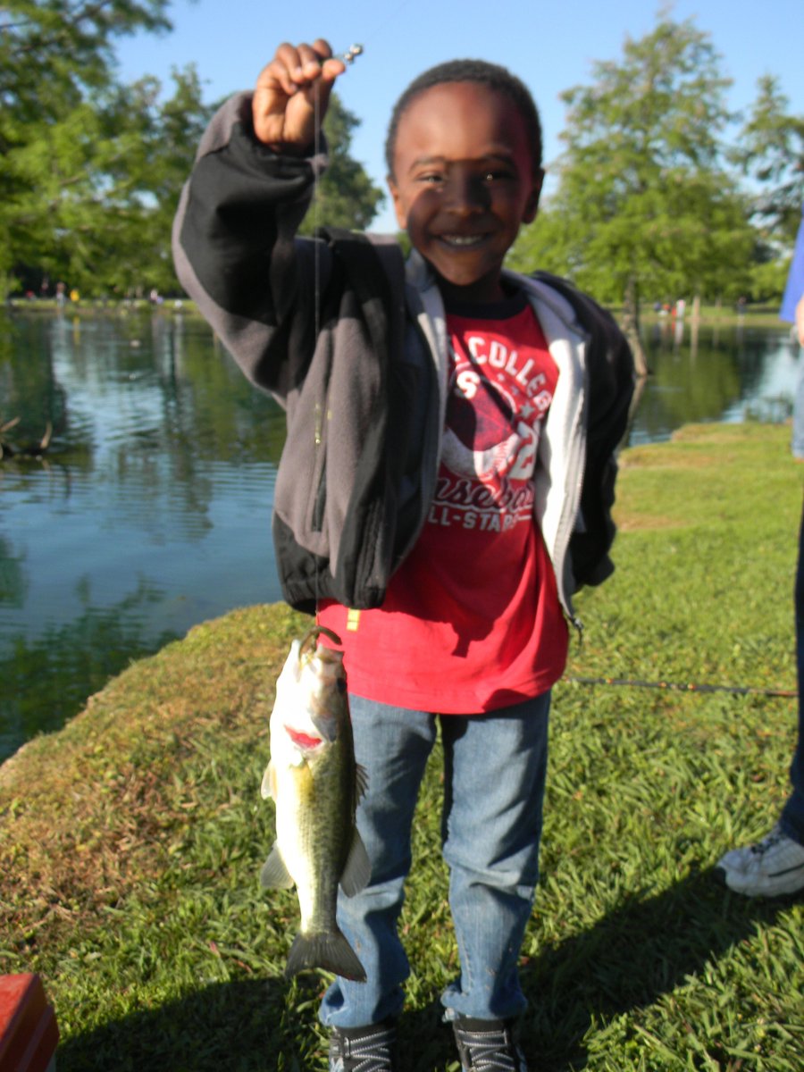 visitAllenTexas's tweet photo. Bundle up and bring the family (including your furry friend) out to enjoy everything Bethany Lakes Park has to offer: hike and bike trails, fishing pier, a playground, and lots and lots of ducks! 

Continue a fun Fall in Allen ➡️ https://t.co/NZI2AUoJTH
#VisitAllen #ShopAllenTX https://t.co/B2S2ZIdK7u