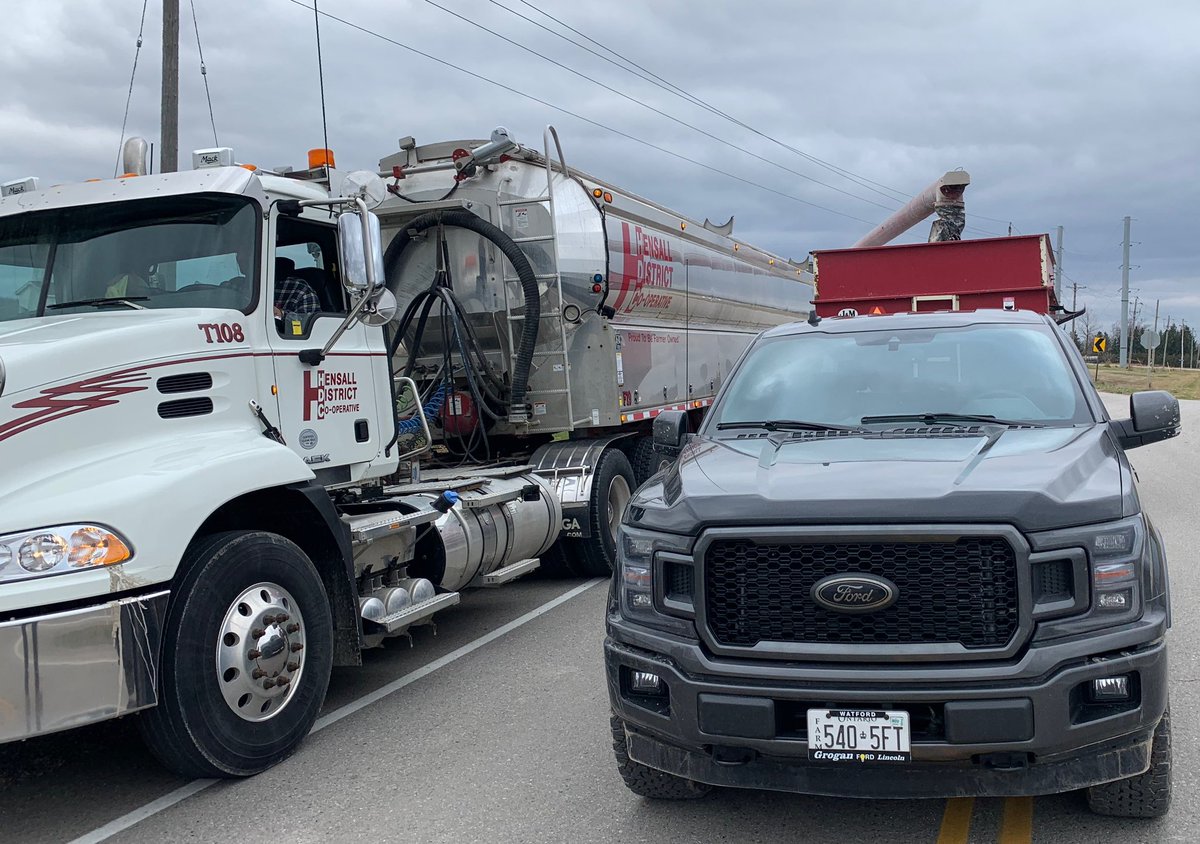 HDCFeed's tweet photo. When power lines are down and the big truck can’t get up the drive when you are out of feed. Happy Monday everyone. #beyondfeed #alwayscreative #wefindsolutions https://t.co/HTqNgMSuEc