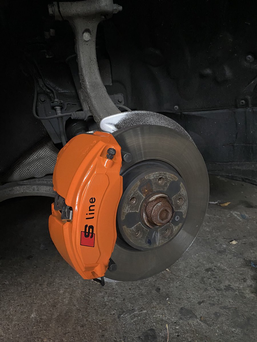 khanzautos's tweet photo. Just a few different colours for callipers done 😍
#customise #callipers #khanzautos https://t.co/gFtSIqtXpK