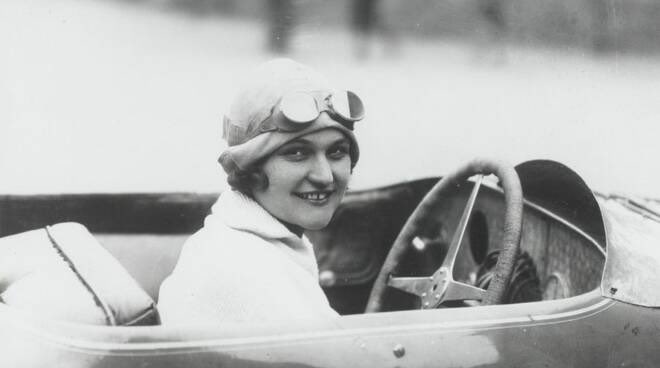 cmaemilano's tweet photo. Passion is not about gender 🖤 #eliškajunková #tazionuvolari #borninnovember #driversfromthepast #classic #vintageracing #classiccars #pilotichegente #womenonwheels
📸 Google images
📸 Archivio Scoffone Museo Civico di Cuneo https://t.co/BP9H9xJs0W