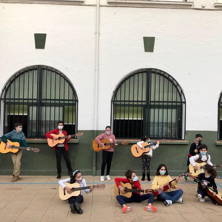 Deporsa's tweet photo. Buen inicio para conmemorar el 'Día del Flamenco', 1°Primeros dotes de Guitarra, y con todas las medidas de seguridad.
#educación
#torredonjimeno https://t.co/tFheyFbKIM