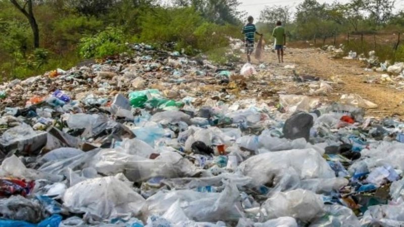 5 GRAMOS DE PLÁSTICO INGIERE CADA PERSONA POR SEMANA
El microplástico está presente en nuestros alimentos y bebidas y se estima que ingresamos al organismo el equivalente de un vaso desechable cada 7 días. #ArgentinaNoDescarta  <a href="/CarlosHeller/">Carlos Heller</a> <a href="/SergioMassa/">Sergio Massa</a> <a href="/juancabandie/">Juan Cabandié</a>