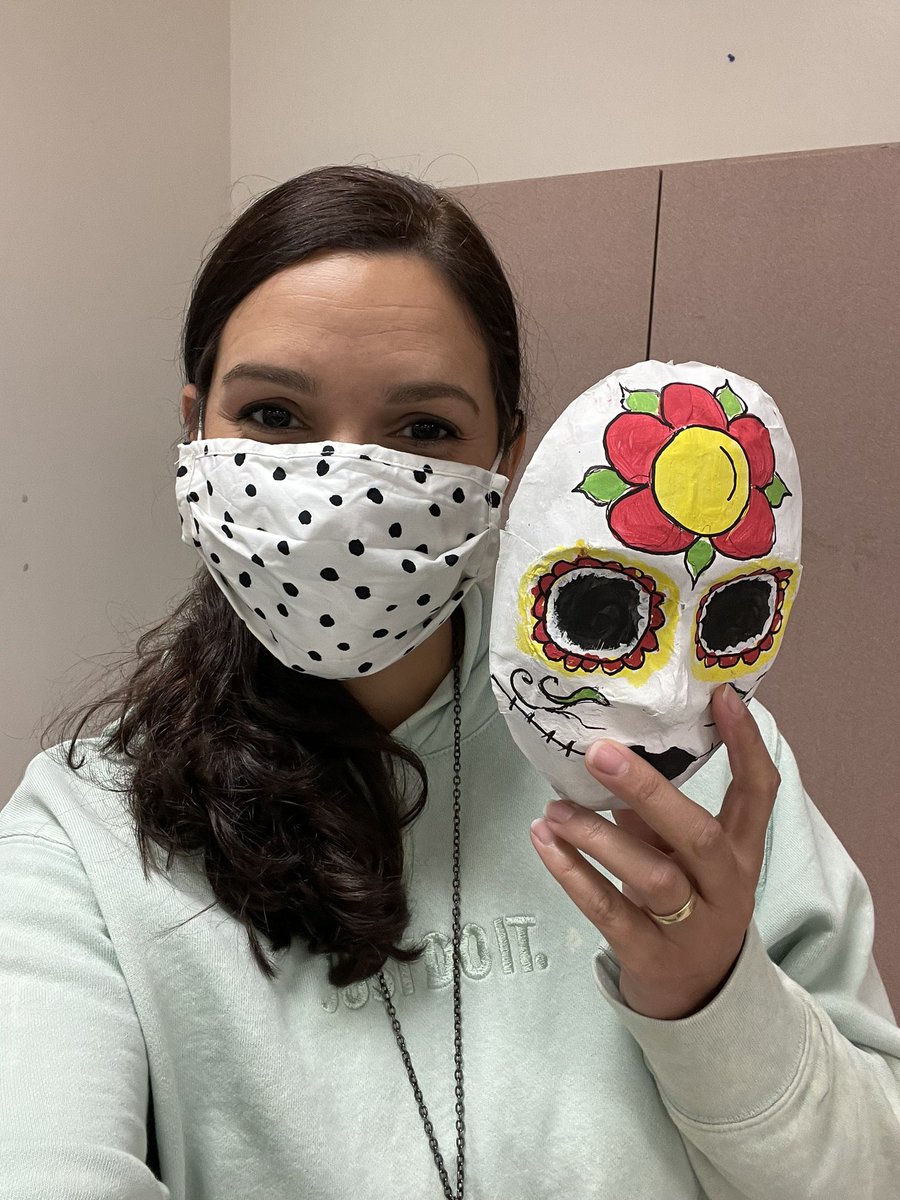 4thRowlett's tweet photo. We have the sweetest #rowlettelementarysurvivors here @Rowlett_Bobcats The students made Mrs. Formaggini a mask in Art class 💗 here are the others. Such talent!! @RowlettSpecials #gisd #sprinklekindnesslikeconfetti #daymade https://t.co/SnCBFyIu2A
