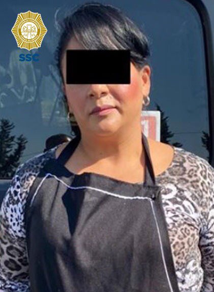 MrElDiablo8's tweet photo. Elementos de @SSC_CDMX detuvieron a un hombre, quien probablemente disparó al dueño de una carnicería en la Col. Desarrollo Urbano Quetzalcóatl, en @Alc_Iztapalapa, así como a una mujer que intentó evitar el arresto. 

#SiLosReconocesDenúncialos https://t.co/jj6MJxK91J