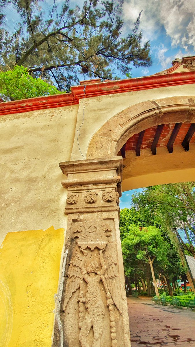 GuiaCoyoacan's tweet photo. Arco atrial del jardín Centenario en #Coyoacán https://t.co/p5wiyCXCv0