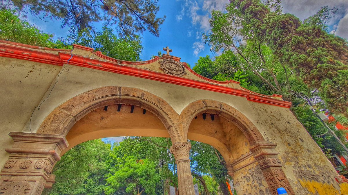 GuiaCoyoacan's tweet photo. Arco atrial del jardín Centenario en #Coyoacán https://t.co/p5wiyCXCv0