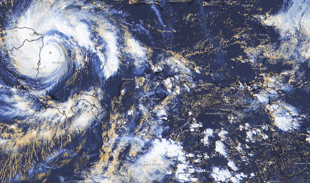 Meteovargas's tweet photo. En la imagen el poderoso Huracán Mayor IOTA próximo a Nicaragua. En Venezuela nubes de evolución aisladas con lluvias y algunas con descargas eléctricas en zonas de Centro Occidente, Andes, Zulia, Llanos Occidentales, Nororiente y región Sur #16Nov 15:15 HLV https://t.co/k3B486hsmS