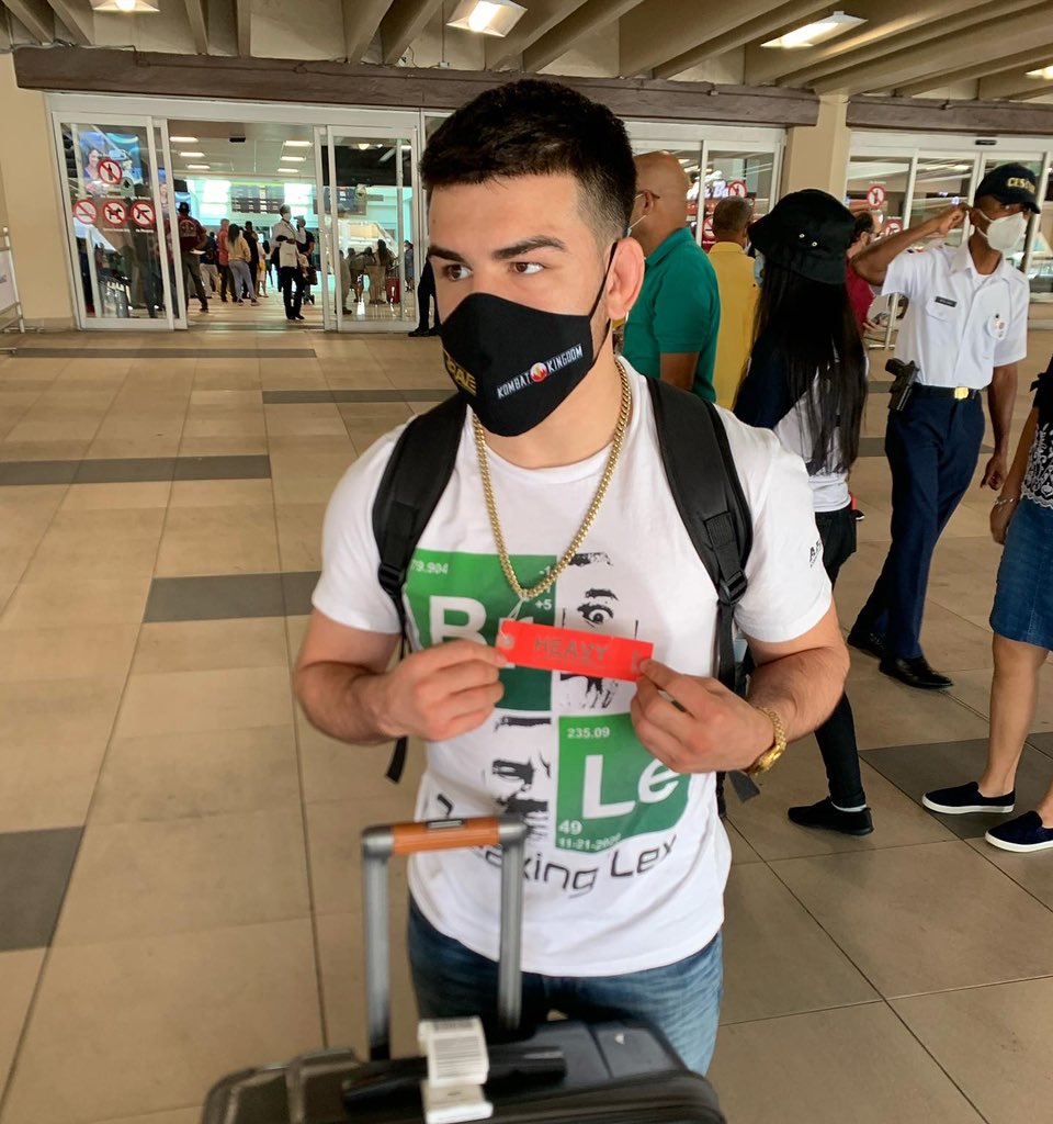 ShortyTorresMMA's tweet photo. Just landed in the Dominican Republic, but before I got on my flight. They tagged me instead of the bag 🤦🏻♂️😒 When in doubt, blame @lou_trition #HeavyLift #LiftWithKnees #SmallestHeavyWeightEver #BreakYourBack #BlameLou #DominicanRepublic #TeamShorty https://t.co/e9uP24pO2H