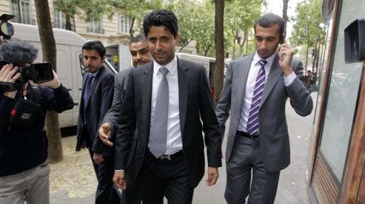 Sur cette fin de saison, le fond souverain du Qatar va débourser environ 40 millions d’euros pour s’offrir 70% du capital du club avant d’absorber les 30% restants l’année suivante. A partir de ce moment là, le PSG prendra une toute autre dimension.