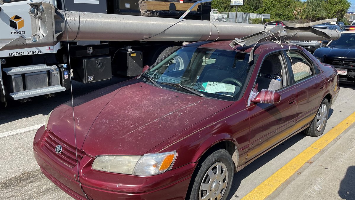 WFLA's tweet photo. A Florida man is facing a grand theft charge after troopers say he loaded a downed utility pole onto the roof of his car on I-4 and drove it to a recycling facility in Tampa. https://t.co/GRoeTSDSQQ https://t.co/HpNFMSgcup