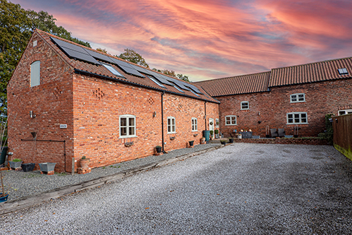 New barn listing
Barn Conversion for sale in #Sproatley near #Hull East Yorkshire 
Six bedrooms, three acres, paddock, eco friendly
Offers over £750,000
barnsetc.co.uk/barn1316.html 
#Property #Barn