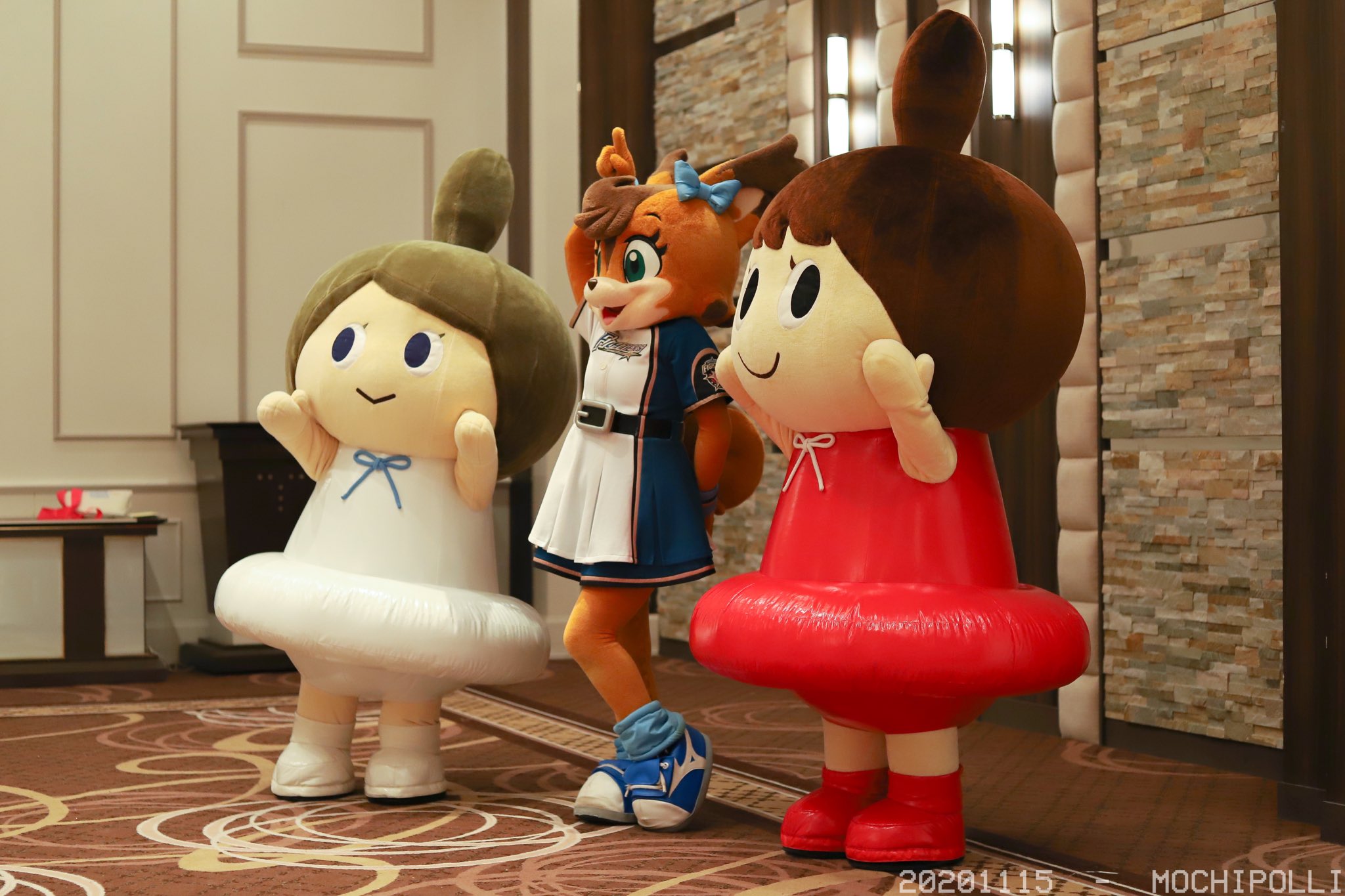 ゆき على تويتر ベルコキャラクターのベルちゃんとルコちゃん ふたりの髪型をマネして指立てるポリーがさすがすぎる 1115 ホテルベルクラシック北見 ベル ルコ ポリー