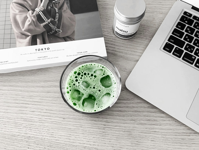 Matchaeologist's tweet photo. Take a break from work with a cup of Iced #Matcha 🍵 and experience the ‘calm-alert’ energy that will keep you productive throughout the day! 💪 Raise your hand if you definitely need a #MatchaBreak right now! (📷 @ matchaeologist_jp) 👉 https://t.co/CyKFWReKXq https://t.co/QqXZCJyYJD
